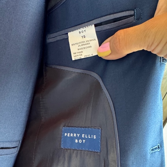 Perry Ellis 5 piece boys suit - Picture 2 of 4